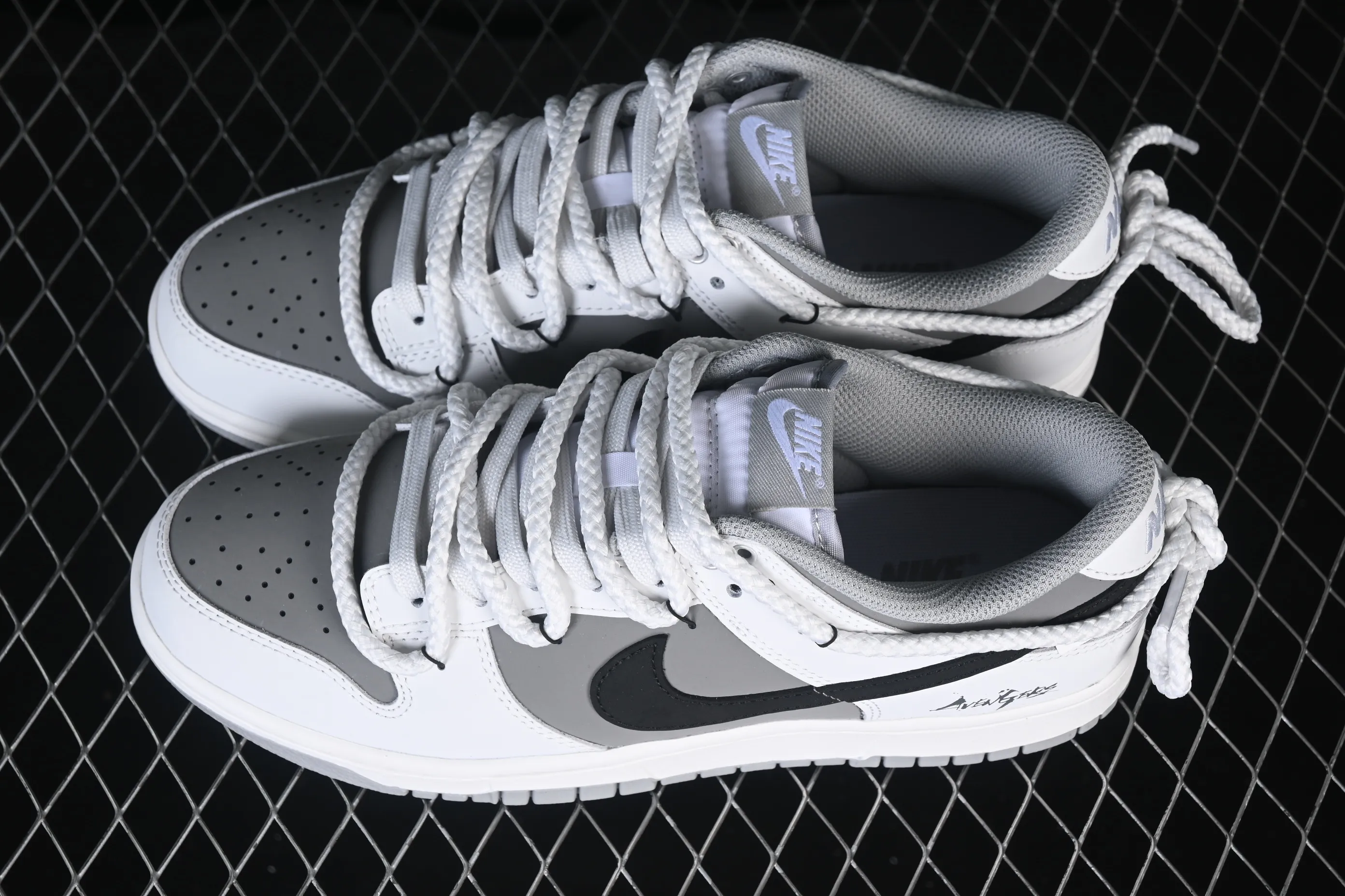 All categories Nk SB Dunk Series Nk SB Dunk Low High-end customized low-top sneakers Nike SB Dunk Low straps Anniversary high-end customized low-top casual sneakers WG0510-061